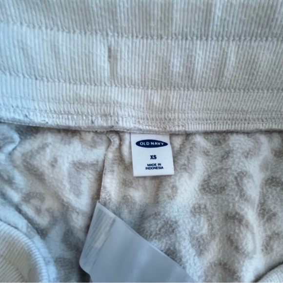 Old Navy Animal Print Pajama PJ Set. Women’s XS Cheetah Print - Picture 3 of 7